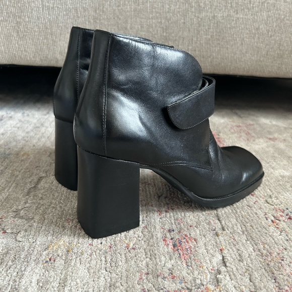 Unisa Leather Ankle Bootie - Picture 2 of 14